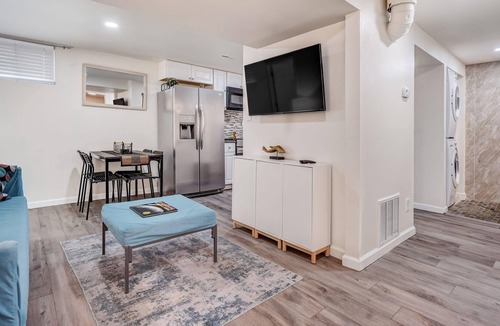 Broadmoor House | 2BR w/ Firepit & Patio|Near Downtown & Shopping