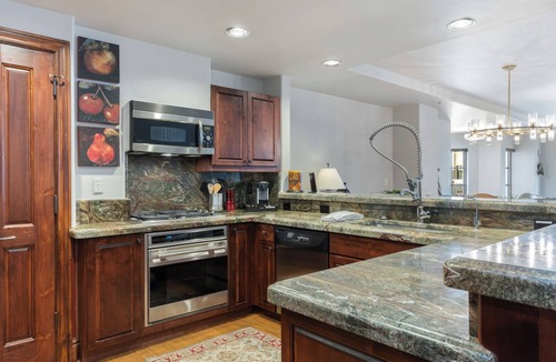 Beaver Creek Condo | 3 Bd, 4 Ba CONDO IN THE HEART OF BEAVER CREEK VLG