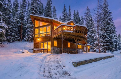 Alma House | 3 BDR Secluded Retreat; Stunning Mountain Views!