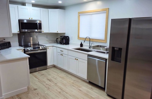 Broomfield House | 3 Bed Minimalist House, New Interior-Furniture, Office, Patio