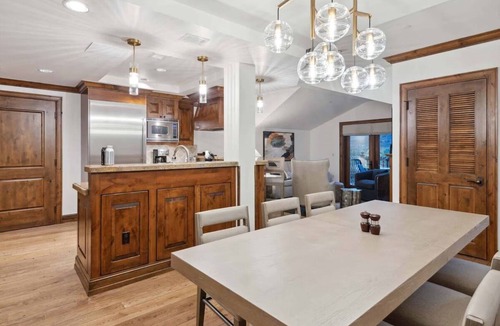 Aspen Resort | 3 Bedroom 3 Full Bathroom Luxury Residence in Aspen CO.