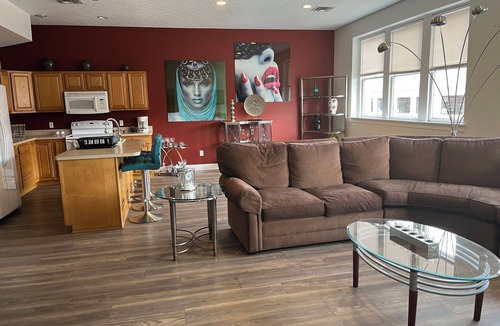 Lorain Apartment | 3-bedroom apartment in fabulous Lorain with AC