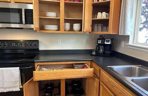 Aurora House | 3 bedroom home in Golf Course Community. Short distance to Airport.