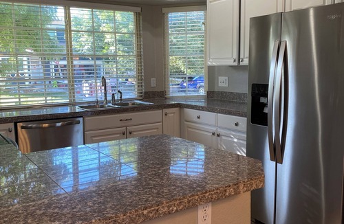 Westridge House | 3-bedroom home on a quiet cul-de-sac. Fenced yard. Laundry Room.