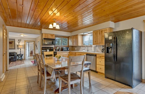 Estes Park House | 3 bedroom home W/Views and Private Hot Tub!