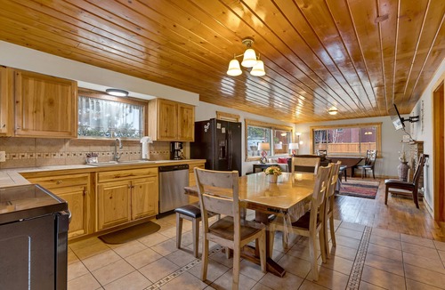 Estes Park House | 3 bedroom home W/Views and Private Hot Tub!