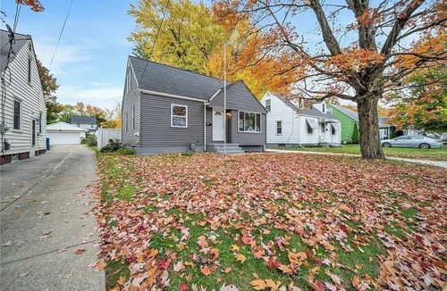 Painesville House | 3-bedroom house in brilliant Painesville with AC and fitness room