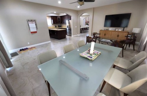 Westminster House | 3-bedroom house in cool Westminster with fitness room, WiFi, AC