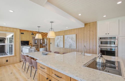 Thousand Oaks House | 3-bedroom house on exclusive Lake Sherwood with stunning lake views throughout.