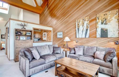 Lakeside Village Apartment | 3 Bedroom Mountain Condo In Lakeside Village Near Keystone Lake With Complimentary Shuttle Service
