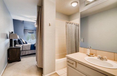 University Hills House | 3 Bedroom Townhouse in Denver Conveniently Located
