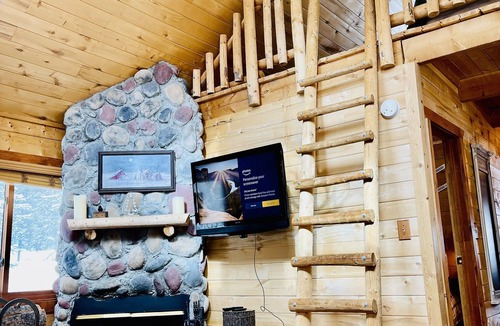 Saint Mary's House | 3 BR Mountain Log Cabin at St. Mary's Glacier