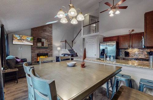 Prides Crossing House | 3 King beds in quiet Aurora neighborhood with views of Quincy Reservoir