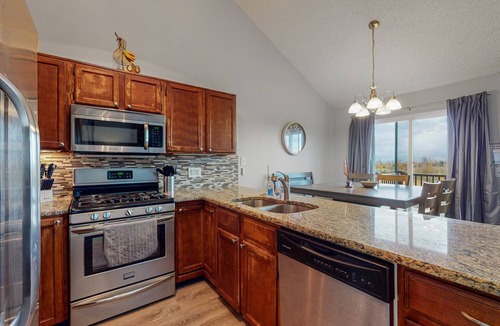 Prides Crossing House | 3 King beds in quiet Aurora neighborhood with views of Quincy Reservoir