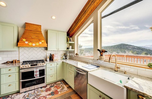 Black Hawk Cabin | 3 Mi to Casinos: Cabin w/Stables in Black Hawk!