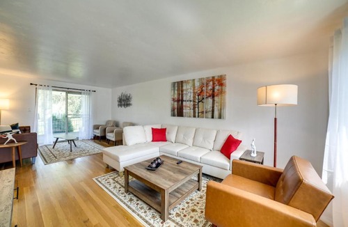 Pittsburgh House | 3 Mi to Downtown: Pittsburgh Home w/Balcony!