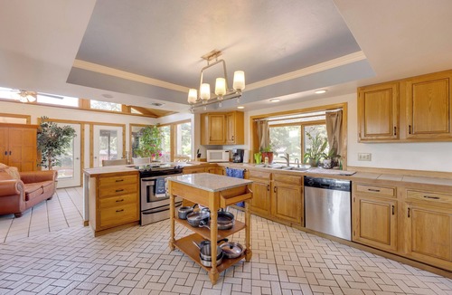 West Colorado Springs House | 3 Mi to Garden of the Gods: Quiet Home w/Hot Tub!