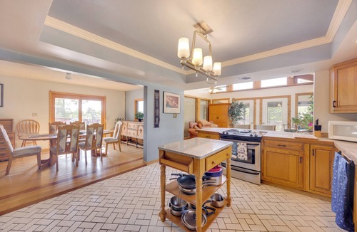 West Colorado Springs House | 3 Mi to Garden of the Gods: Quiet Home w/Hot Tub!