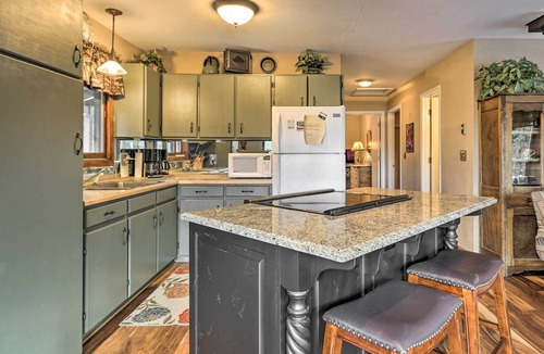Baldy Mountain Cabin | 3 Mi to Ski Slopes! Hot Tub Haven in Breckenridge
