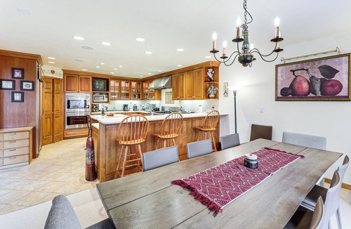 Highland Meadows House | 3 Mi to Vail Village: Classic Estate w/Hot Tub!
