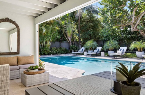 Dolphin Isles House | 3 minutes walk to the Beach Family Vacation Home with Private Pool and Jacuzzi