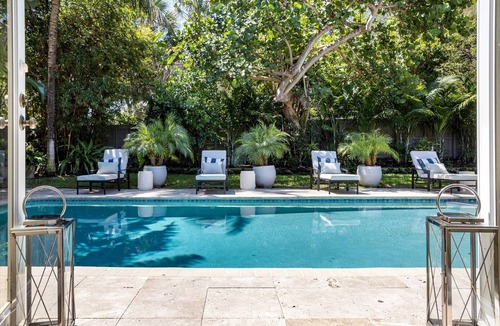 Dolphin Isles House | 3 minutes walk to the Beach Family Vacation Home with Private Pool and Jacuzzi