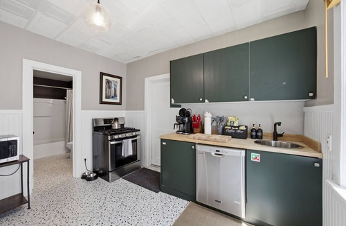 Tremont Apartment | 3 Private Apts in Tremont - Perfect for Groups