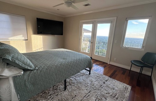 Whittier House | 3 Private Suites & LA Views