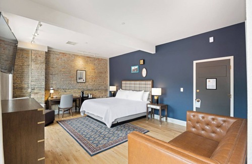 Glenwood Springs Hotel | 3 Relaxing Units | Sophisticated Downtown Getaway Near Shopping & Entertainment