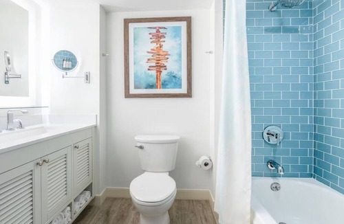 Lakeside Park Hotel | 3 Spacious Rooms Ideal for Family Adventures | Indoor Heated Pool, Pets Allowed