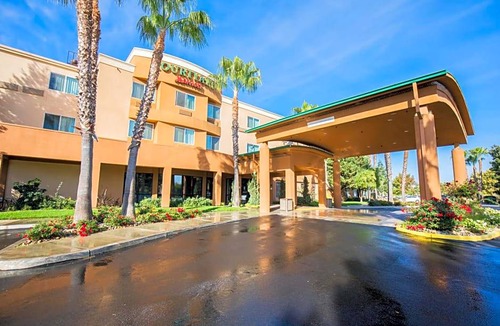 Merced Hotel | 3-Star Hotel ∙ Courtyard by Marriott Merced