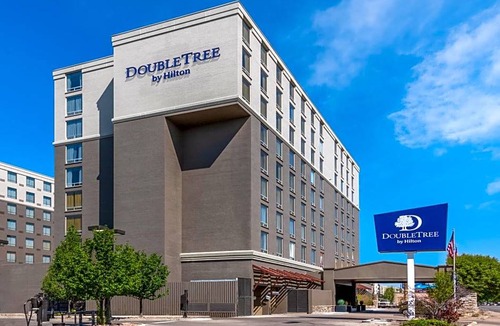 Belcaro Hotel | 3-Star Hotel ∙ DoubleTree by Hilton Denver Cherry Creek, CO