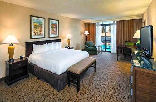 San Jose Hotel | 3-Star Hotel ∙ DoubleTree by Hilton San Jose