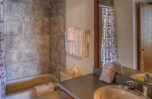 Woodmoor Resort | 3 Suite Ski in at Gold Point Resort, Breckenridge