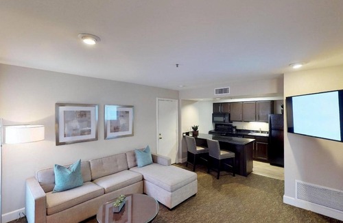 Brea Hotel | 3 Units: One-Bedroom Suite w/Full Kitchen: Walk to Brea Hiking Trails
