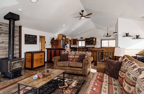 Evergreen Cabin | 30+ Days Fully Furnished WFH Pet Friendly