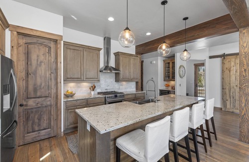 Steamboat Springs House | 30+ Night Ski Retreat | Pet Friendly| Minutes to Slopes | Hot Tub
