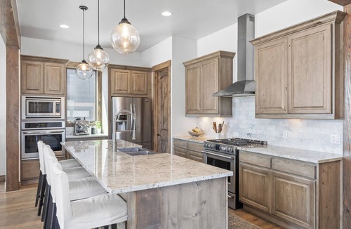 Steamboat Springs House | 30+ Night Ski Retreat | Pet Friendly| Minutes to Slopes | Hot Tub