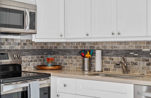 Hendricks and Venice Isles Apartment | 320-1 Las Olas Boulevard