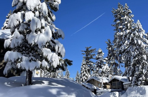 South Lake Tahoe Ski Chalet | 3338 pine hill road