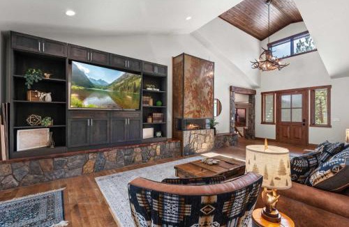 Black Hawk House | 34 Acre Escape Games Hiking Pool Table Bicycles