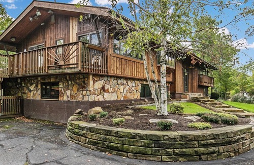 Painesville Cabin | 34+ Acre Lodge Located In Beautiful Ohio Wine Country