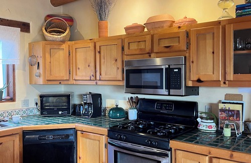 El Prado House | 360 degree Mountain View 3-bed/2 bath home for your enchanted Taos NM getaway