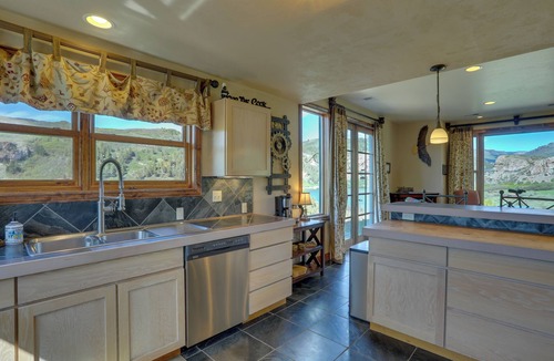 Gypsum House | 360-Degree Mountain Views! Lake Retreat in Gypsum