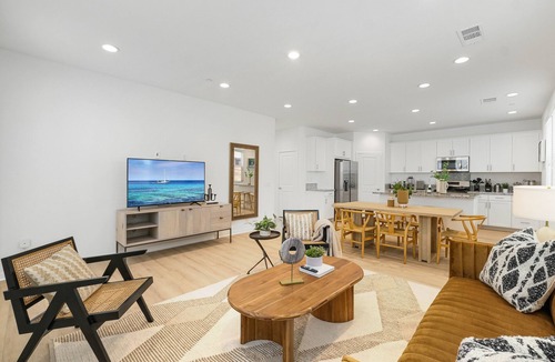 Mira Loma House | 3B3B Newly renovated 24HSelf CheckIn Free Parking