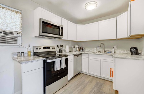 Southeast Colorado Springs House | 3BD | Spacious Backyard w Hot Tub Tranquil Haven