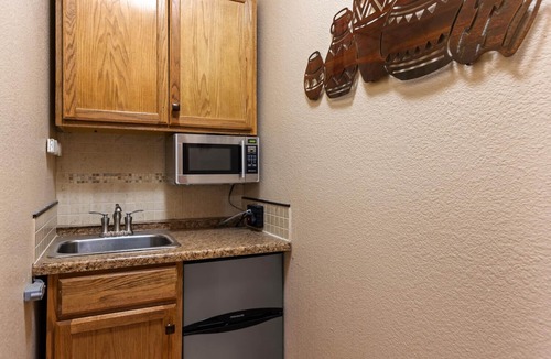Breckenridge House | 3BD Stunning Views, Hot Tub, Dog-Friendly