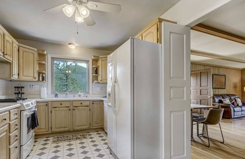 Cascade-Chipita Park House | 3BD| Tucked Away Mountain Getaway