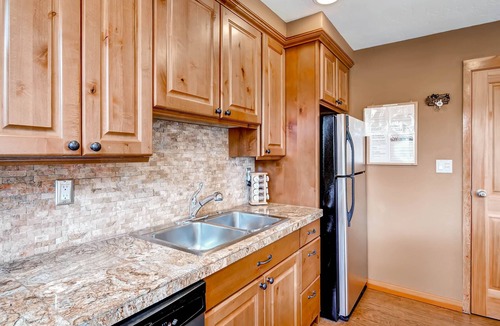 Lakeside Village Condo | 3bdr Condo-master Fireplace, Upgraded Kitchen, Kids Ski Free 3 Bedroom Condo by RedAwning