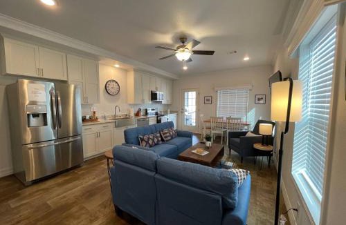 Hermosa House | 3Bed2Bath with Creek and Open Spaces